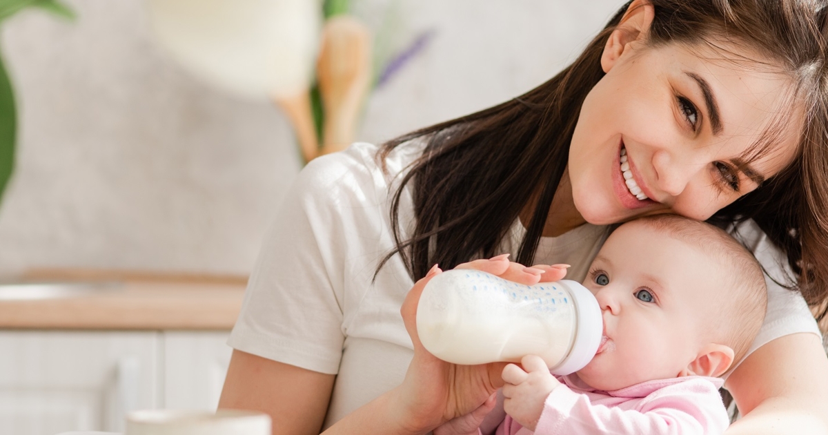 When to introduce bottle to best sale breastfed baby